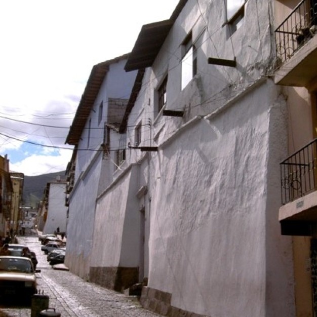 Fachada de la casa de Mónica Moreira y José María Sáez ubicada en el Centro Histórico de Quito luego de la intervención.